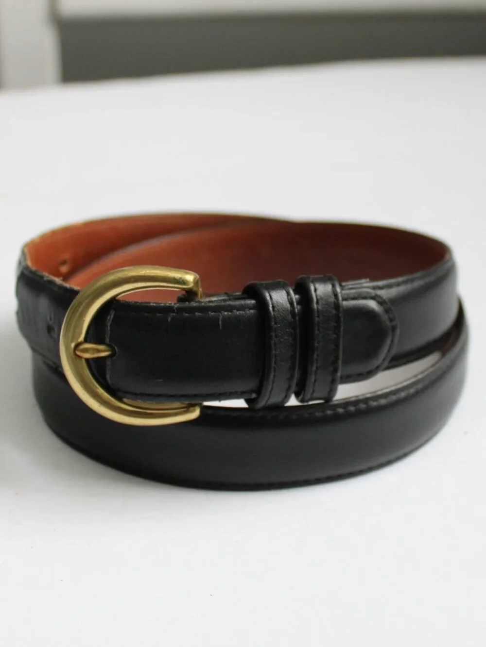 Coach Vintage Black Hiding Leather with Gold Brass Buckle Belt 8400 Size Medium